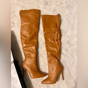 Over the knee boots with heel, size 6 (my legs are to thick they don’t fit)